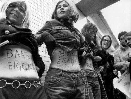1970 Utrecht. Dolle Mina's demonstreren voor het recht op geboortebeperking en abortus  